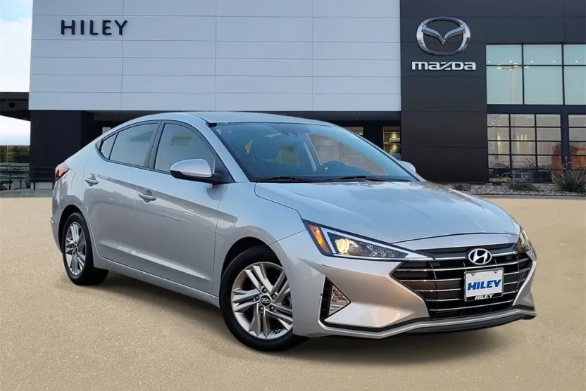 2019 Hyundai Elantra SEL photo 1