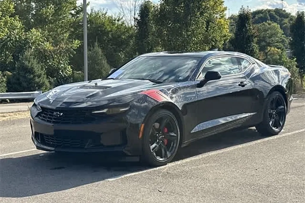 2022 Chevrolet Camaro LT1 photo 1
