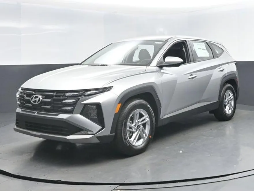 2025 Hyundai Tucson SE photo 1