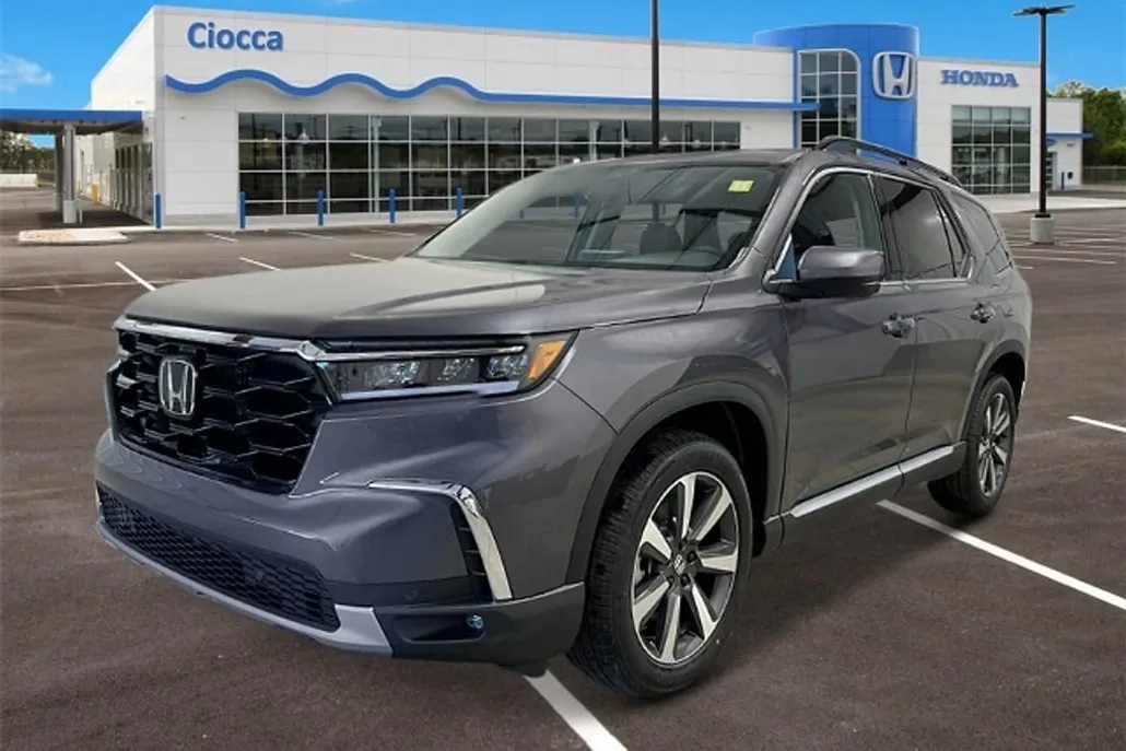 2025 Honda Pilot Touring photo 1