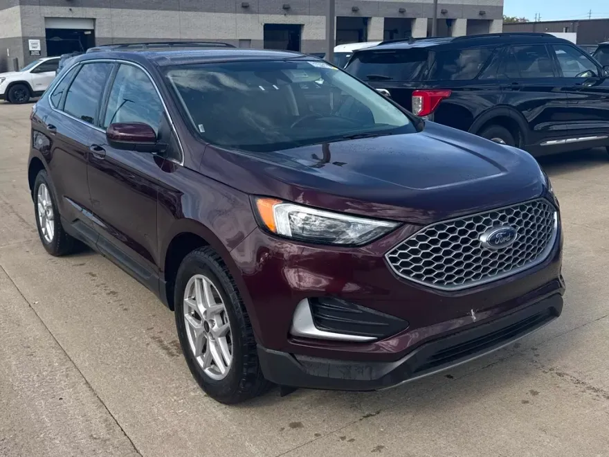 2024 Ford Edge SEL photo 1