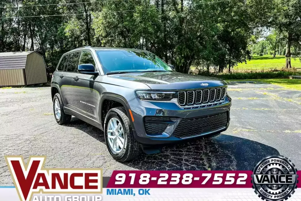 2025 Jeep Grand Cherokee Laredo photo 1