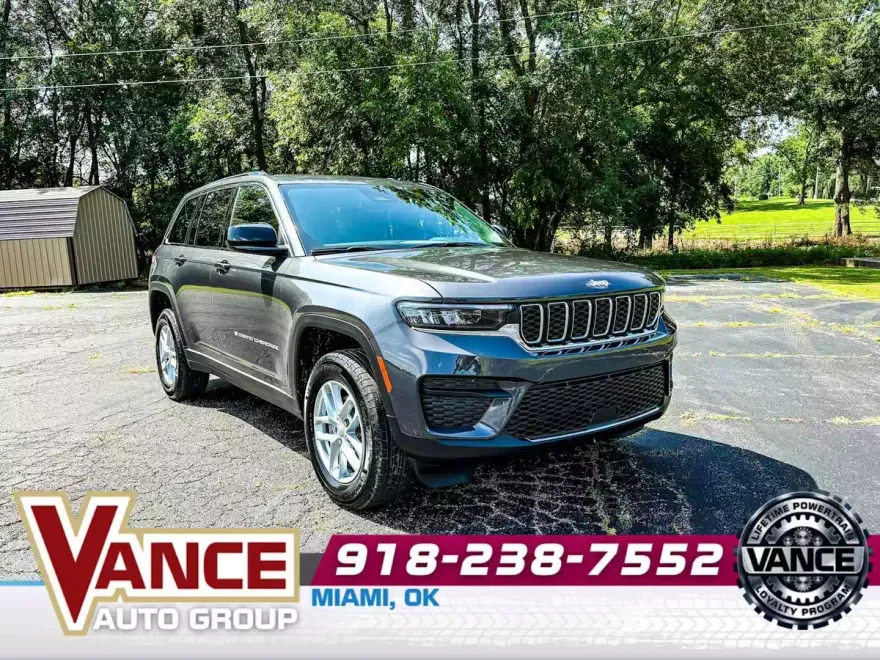 2025 Jeep Grand Cherokee Laredo photo 1
