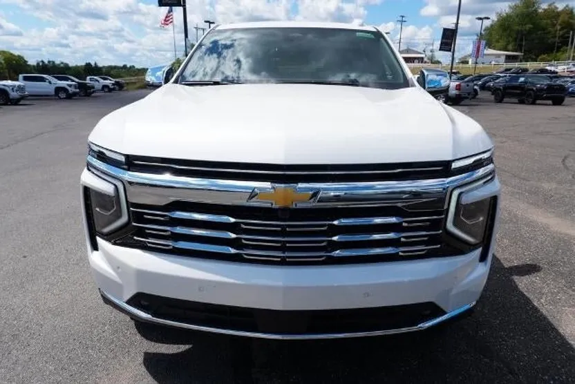 2025 Chevrolet Suburban Premier photo 1