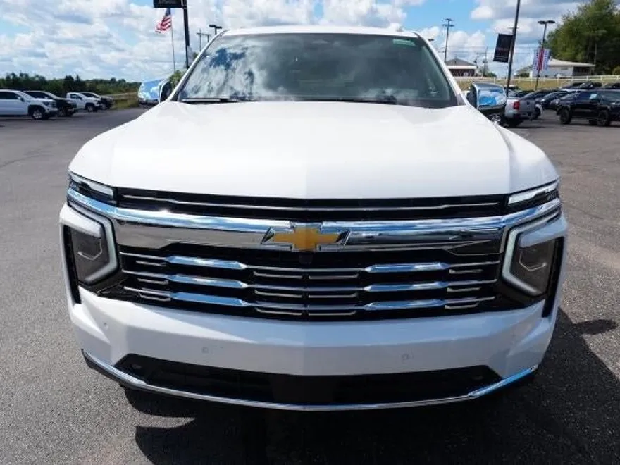 2025 Chevrolet Suburban Premier photo 1