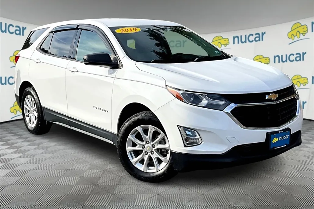 2019 Chevrolet Equinox LS photo 1