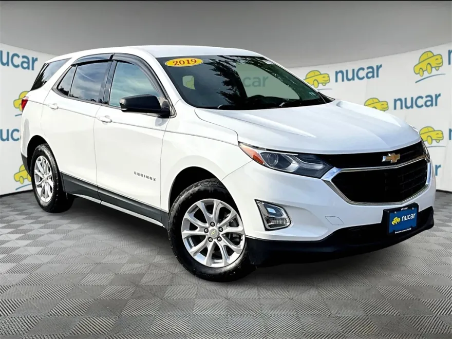 2019 Chevrolet Equinox LS photo 1