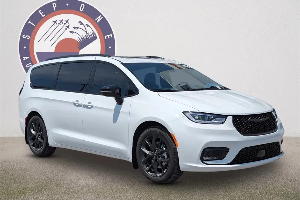 2026 Chrysler Pacifica Limited photo 1