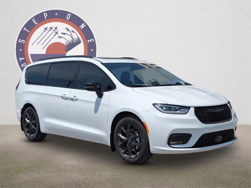 2026 Chrysler Pacifica Limited photo 1