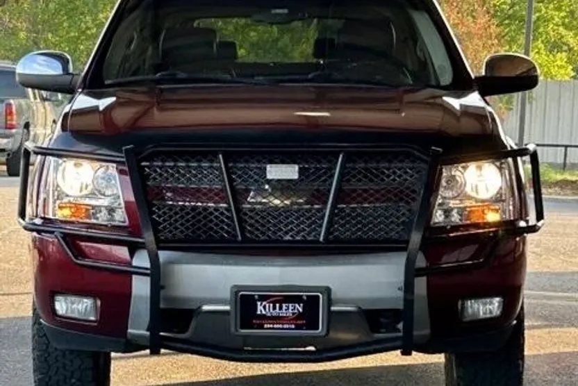 2010 Chevrolet Suburban LT photo 1