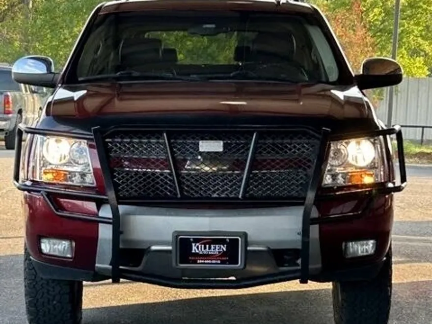 2010 Chevrolet Suburban LT photo 1