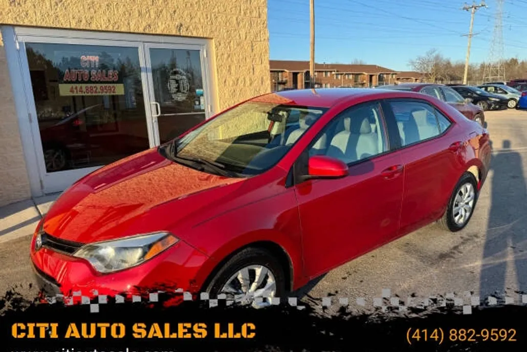 2015 Toyota Corolla LE photo 1