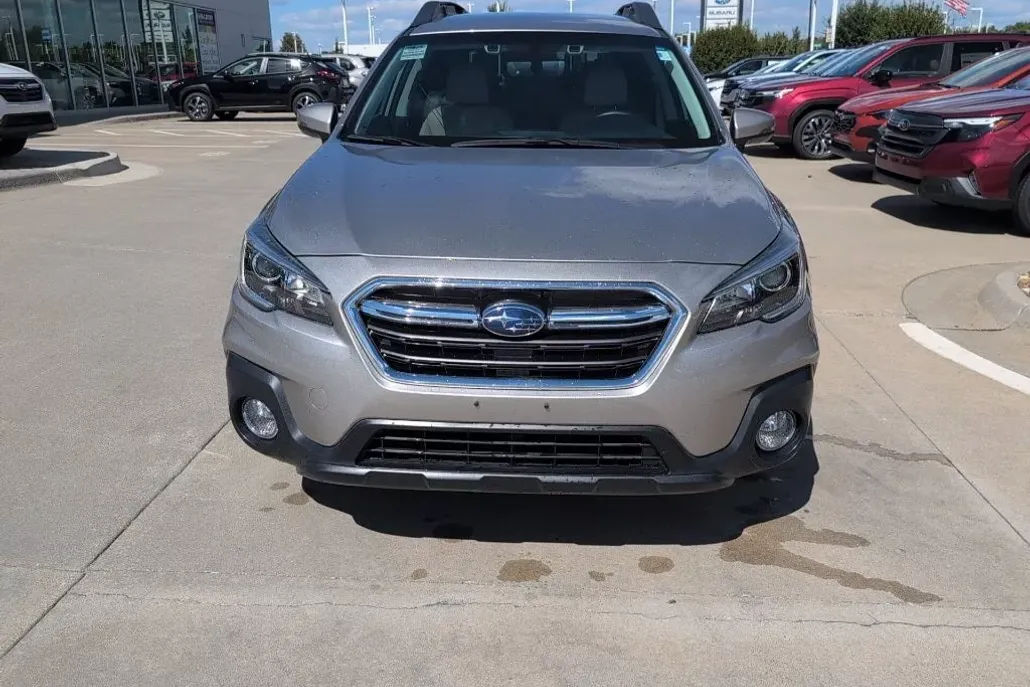 2019 Subaru Outback 2.5i Limited photo 1