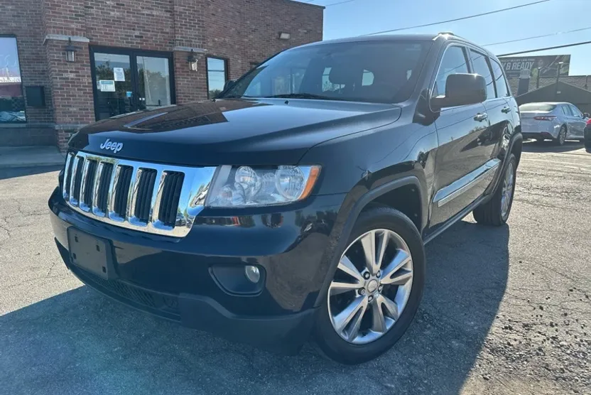 2013 Jeep Grand Cherokee Laredo photo 1