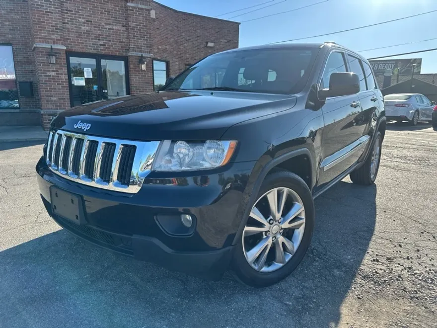 2013 Jeep Grand Cherokee Laredo photo 1
