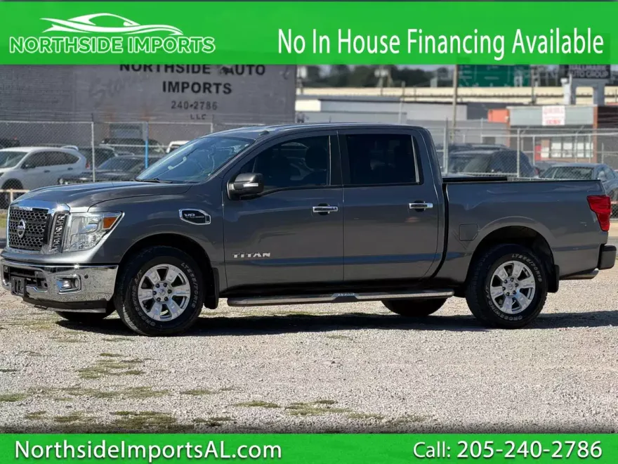 2017 Nissan Titan SV Crew Cab photo 1
