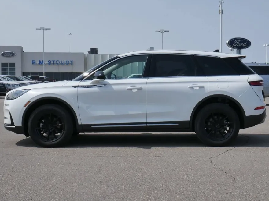 2023 Lincoln Corsair Standard photo 1