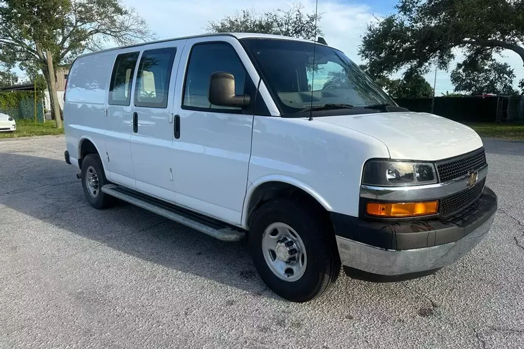 2022 Chevrolet Express Cargo Van 2500 photo 1