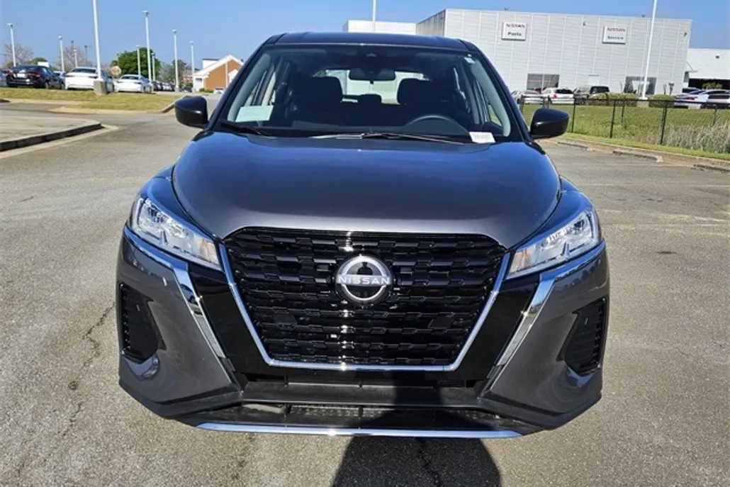 2025 Nissan Kicks Play S photo 1