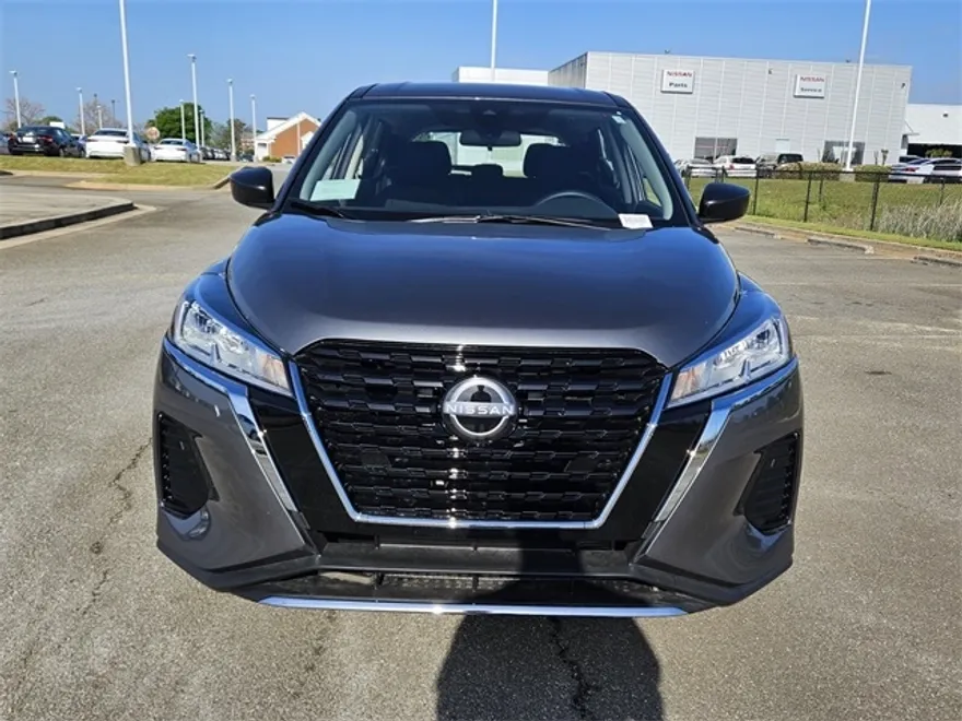 2025 Nissan Kicks Play S photo 1