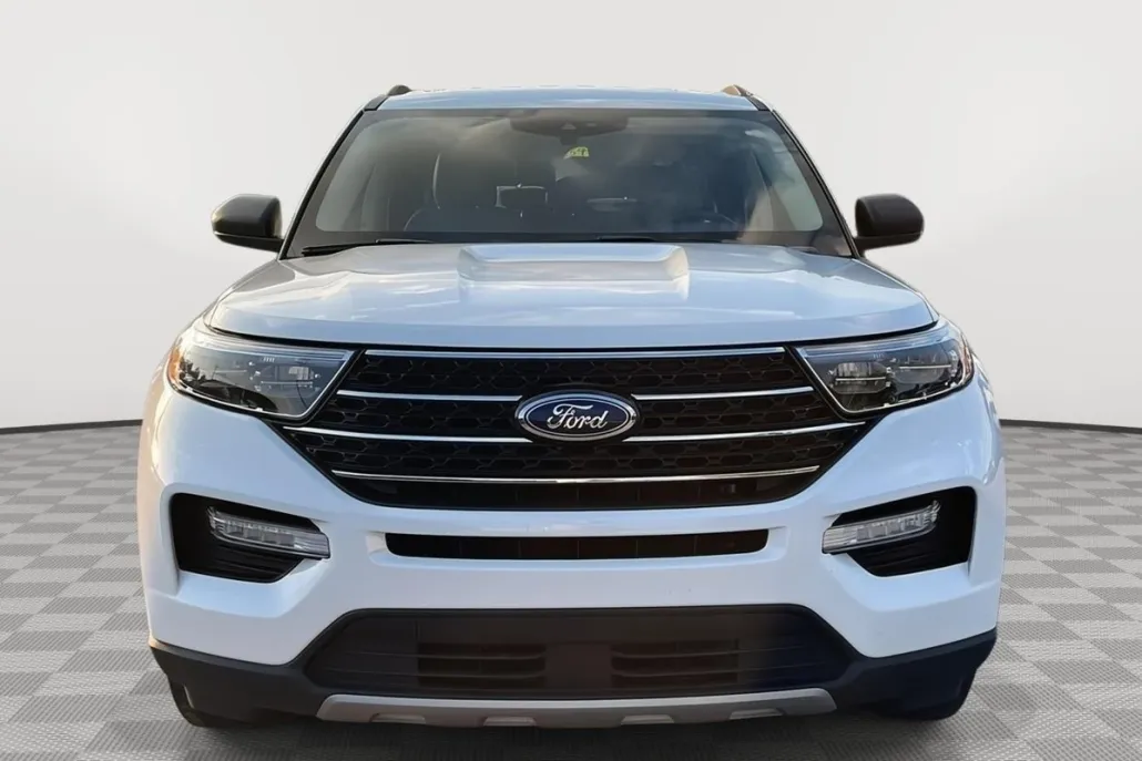 2024 Ford Explorer XLT photo 1