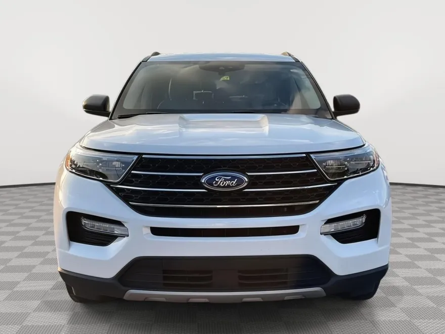 2024 Ford Explorer XLT photo 1