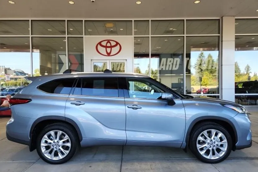 2022 Toyota Highlander Limited photo 1