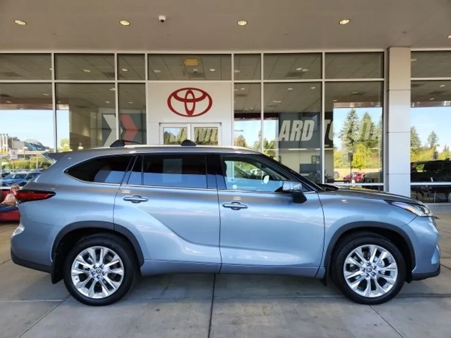 2022 Toyota Highlander Limited photo 1