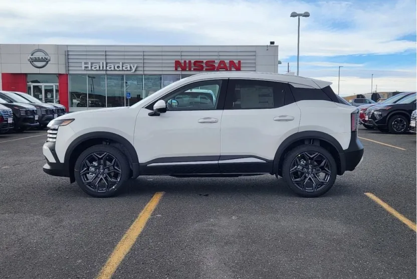 2025 Nissan Kicks SR photo 1
