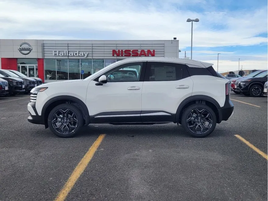 2025 Nissan Kicks SR photo 1