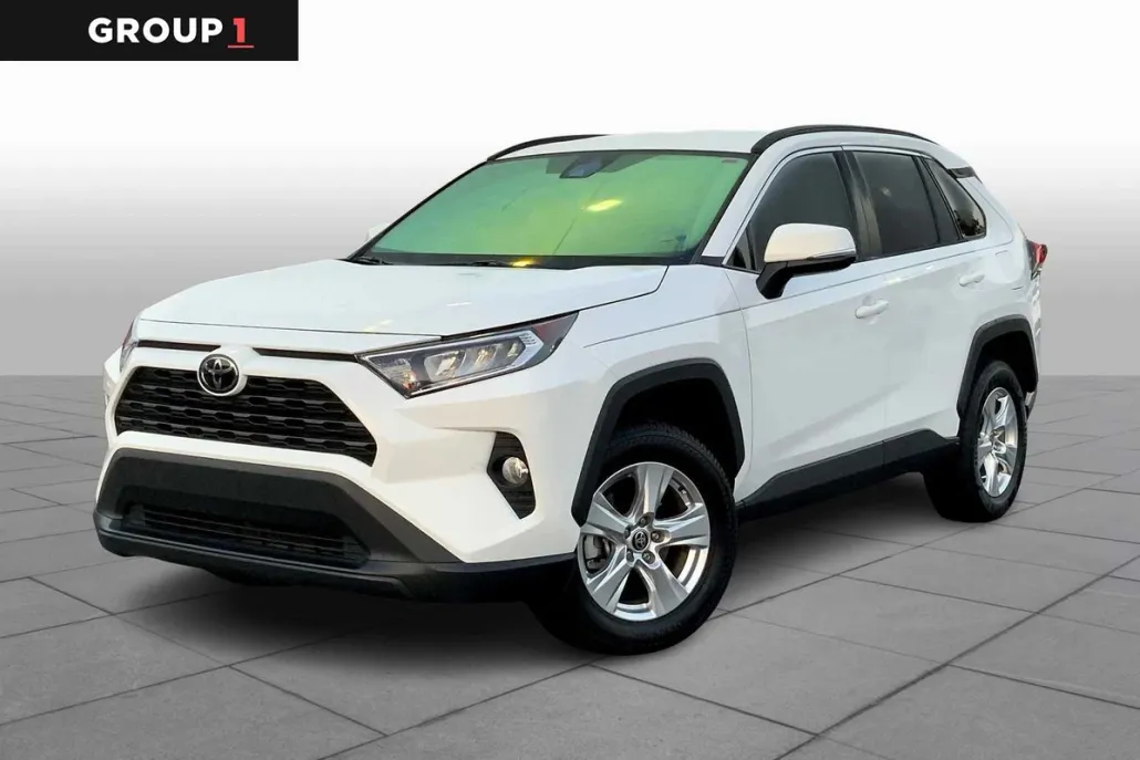 2021 Toyota RAV4 XLE photo 1