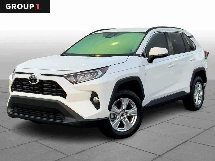 2021 Toyota RAV4 XLE photo 1