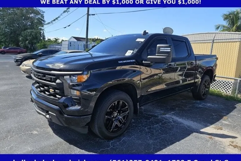 2023 Chevrolet Silverado 1500 Custom photo 1