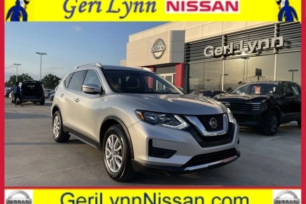 2019 Nissan Rogue SV photo 1