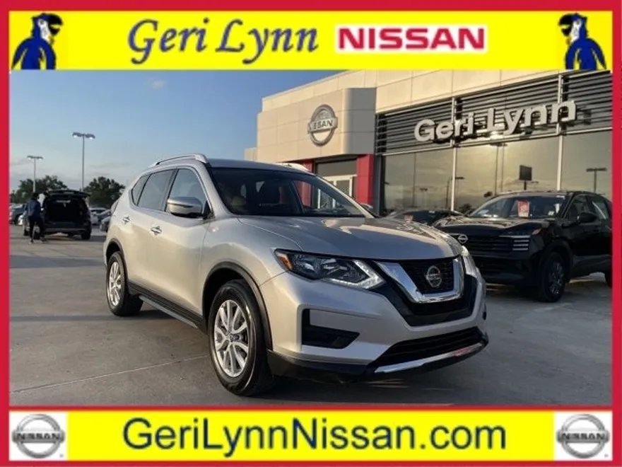 2019 Nissan Rogue SV photo 1