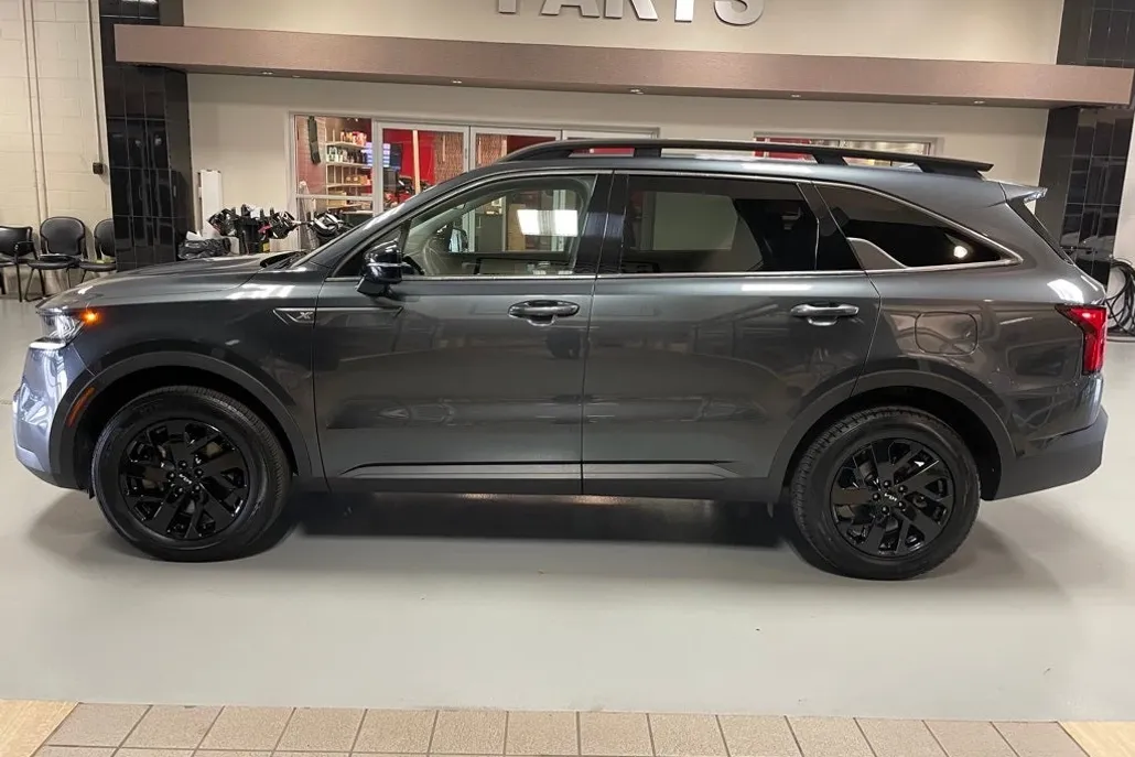 2022 Kia Sorento S photo 1