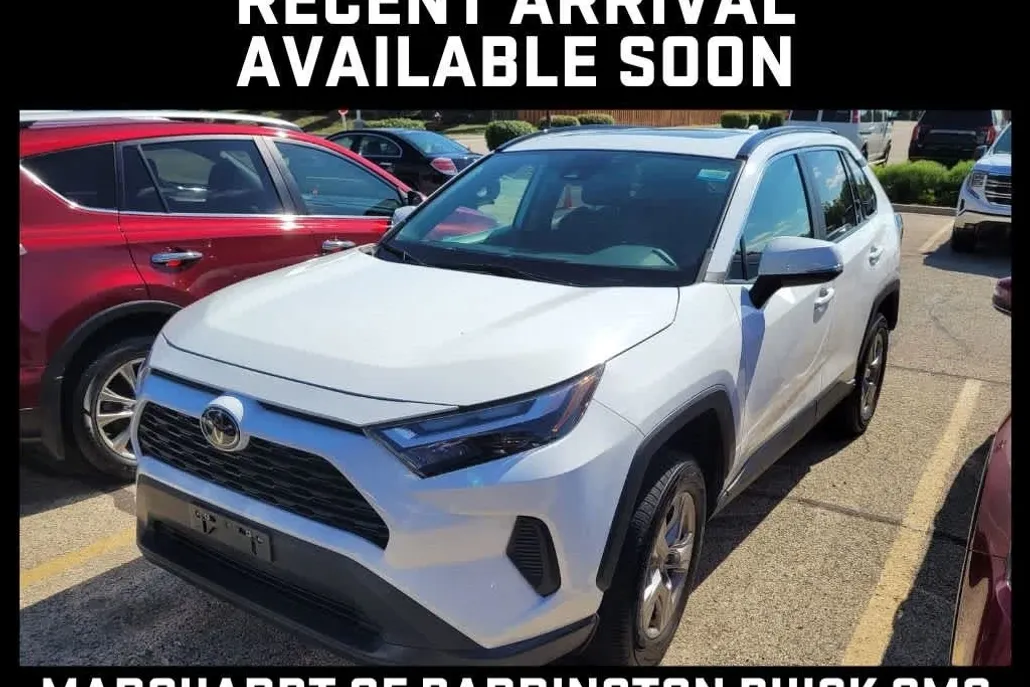 2022 Toyota RAV4 XLE photo 1