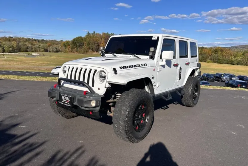 2014 Jeep Wrangler Sahara photo 1