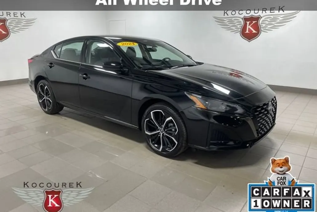 2024 Nissan Altima 2.5 SR photo 1