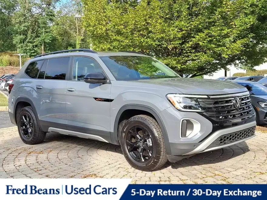 2025 Volkswagen Atlas Peak Edition SE photo 1