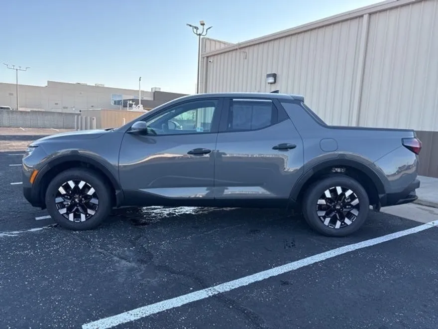 2025 Hyundai Santa Cruz SE photo 1