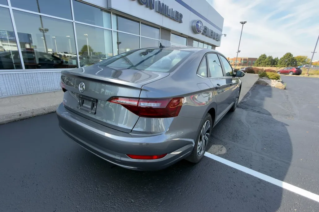 2021 Volkswagen Jetta SEL photo 1