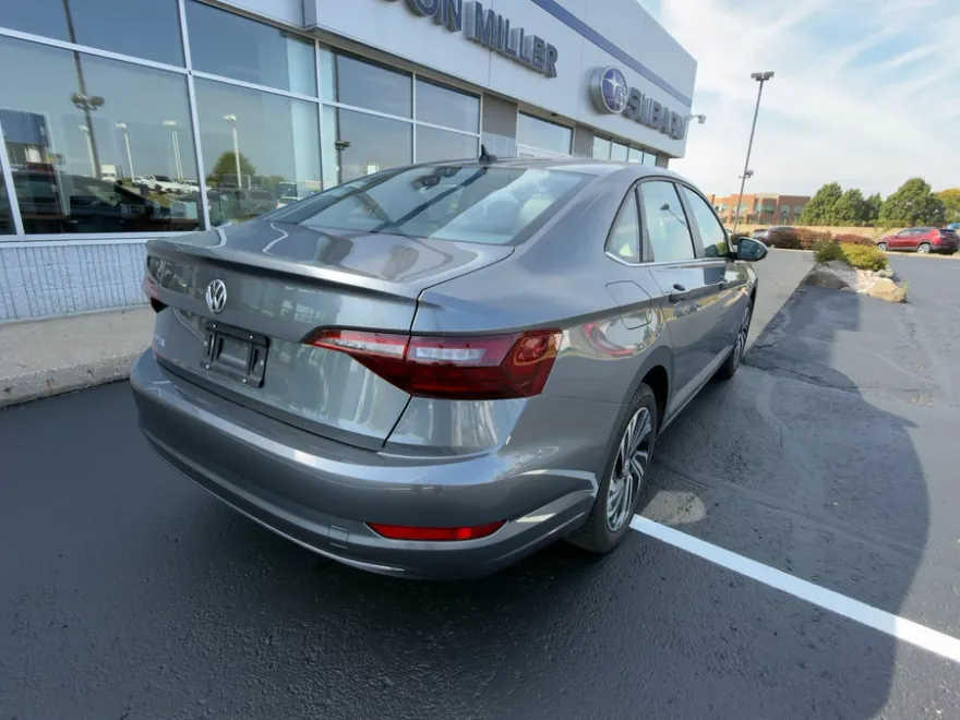 2021 Volkswagen Jetta SEL photo 1