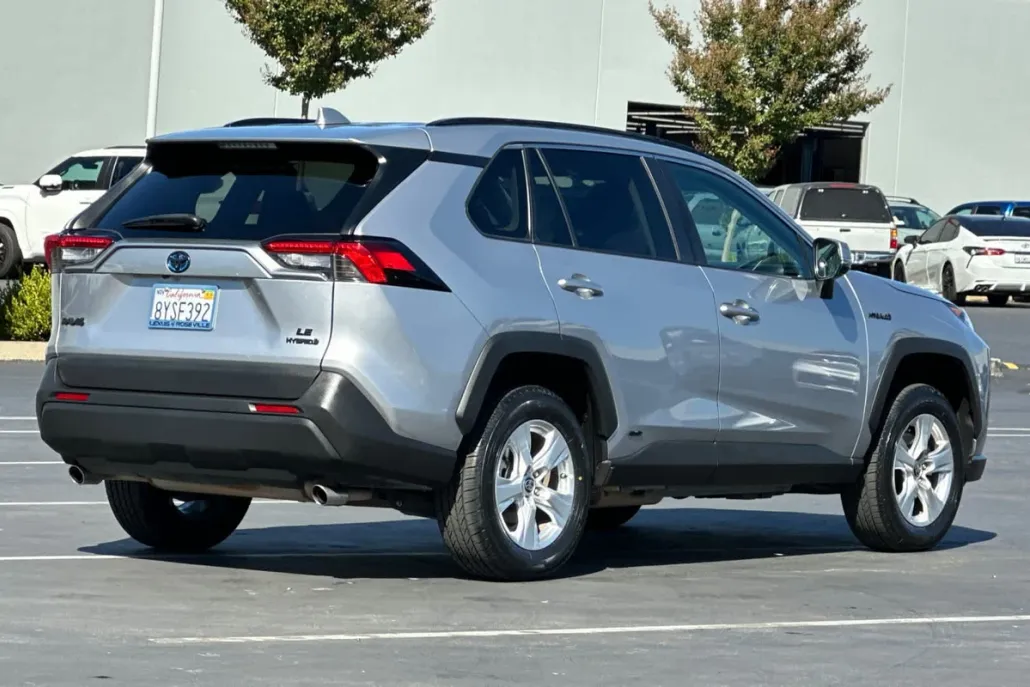 2021 Toyota RAV4 Hybrid LE photo 1