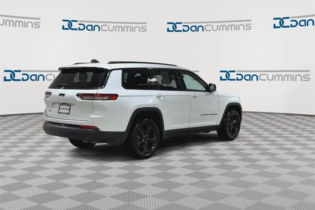 2023 Jeep Grand Cherokee Altitude photo 1