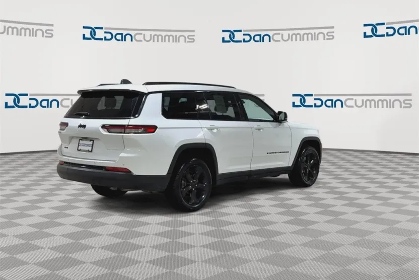 2023 Jeep Grand Cherokee Altitude photo 1