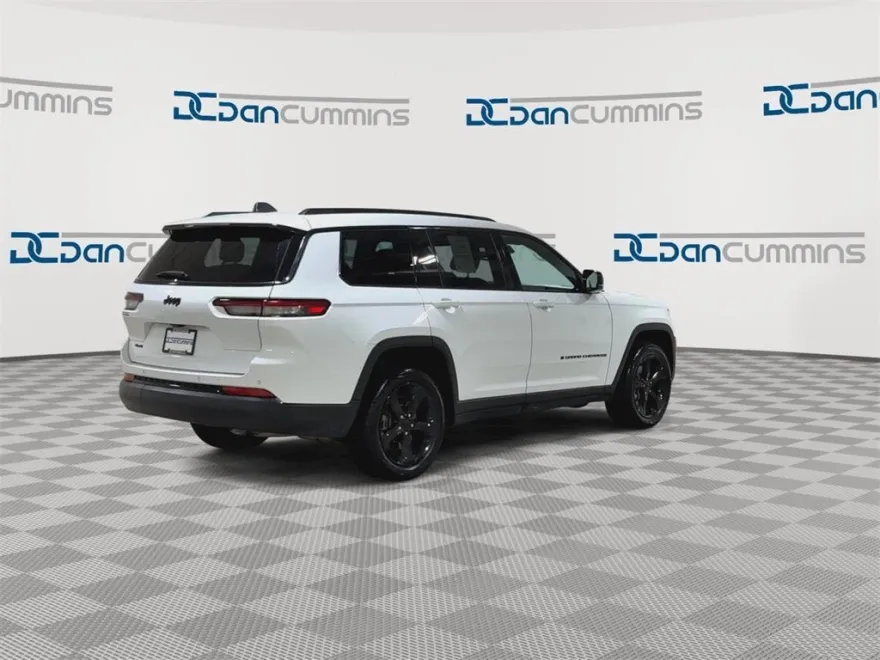 2023 Jeep Grand Cherokee Altitude photo 1