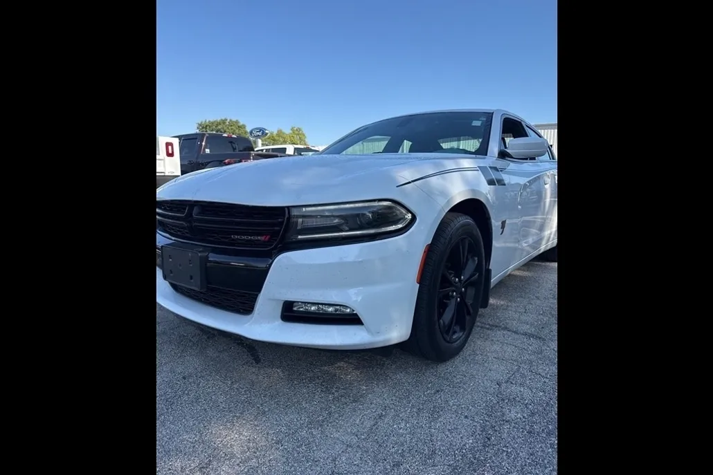 2020 Dodge Charger SXT photo 1