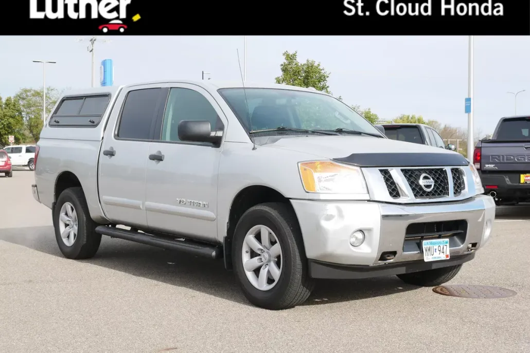 2013 Nissan Titan SV photo 1