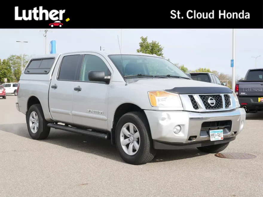 2013 Nissan Titan SV photo 1